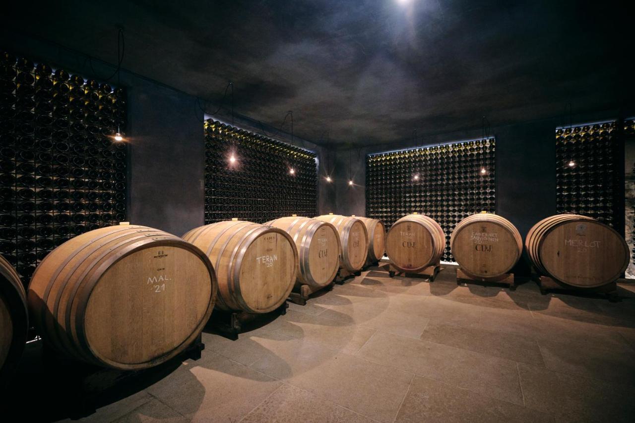 Winery Cuj Bed & Breakfast Vilanija Buitenkant foto